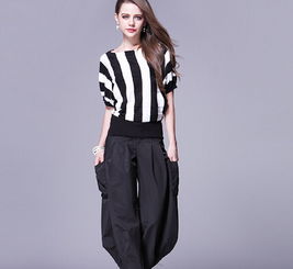 八鍛錦女裝 精致影像構(gòu)筑的店鋪裝飾美學(xué)
